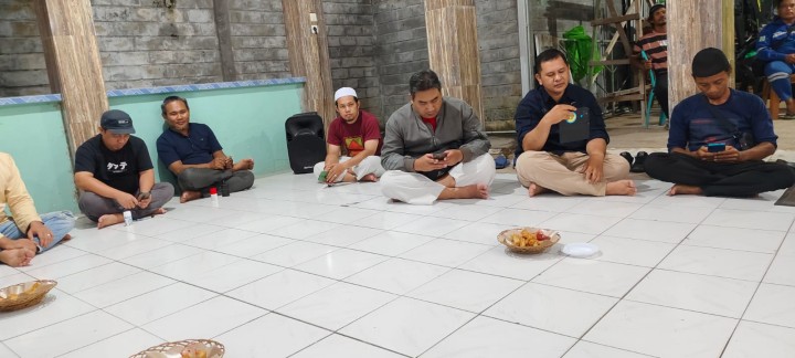 Selasa, 13 Agustus 2024, Lurah menghadiri sekaligus monitoring kegiatan Rapat RT di Jalan Cendana RT.010 pada jam 20.00 Wita.