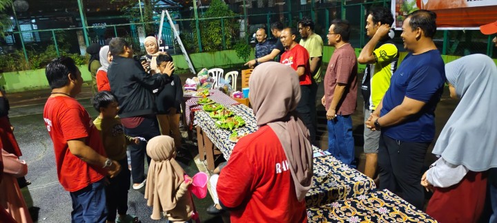 Minggu, 18 Agustus 2024 Lurah menghadiri kegiatan lomba-lomba agustusan yang diadakan di RT.002 Jalan MT. Haryono Komp.PEMDA