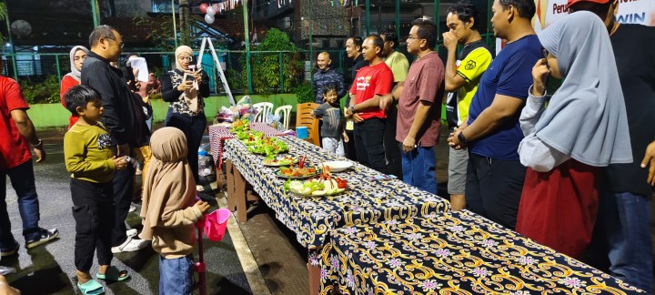 Minggu, 18 Agustus 2024 Lurah menghadiri kegiatan lomba-lomba agustusan yang diadakan di RT.002 Jalan MT. Haryono Komp.PEMDA