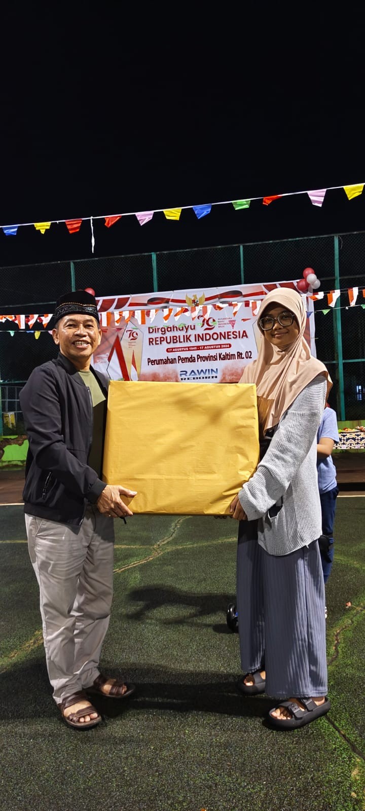 Minggu, 18 Agustus 2024 Lurah menghadiri kegiatan lomba-lomba agustusan yang diadakan di RT.002 Jalan MT. Haryono Komp.PEMDA