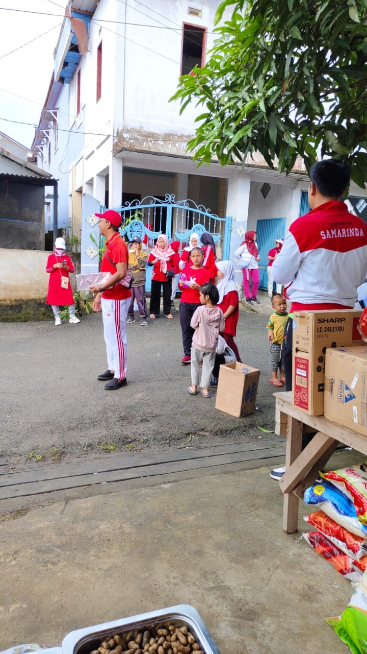 Minggu, 25 Agustus 2024, Lurah bersama Seklur dan staf menghadiri kegiatan jalan santai dalam rangka perayaan HUT Kemerdekaan RI di wilayah RT.022, 023 & 032 pada jam 07.30 Wita s/d selesai.
