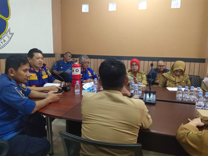 Selasa, 27 Agustus 2024, Kasie Ekobang mewakili Lurah menghadiri kegiatan rakor konsolidasi penyerahan alat APAR di Kantor Dinas Pemadam Kebakaran dan Penyelamatan Kota Samarinda pada jam 10.00 Wita.