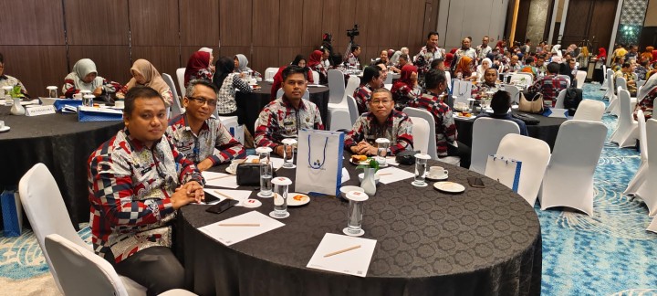 Kamis, 29 Agustus 2024 Lurah menghadiri undangan kegiatan sosialisasi dan launching kartu kredit Pemerintah di Hotel Mercure Samarinda pada jam 08.30 Wita.