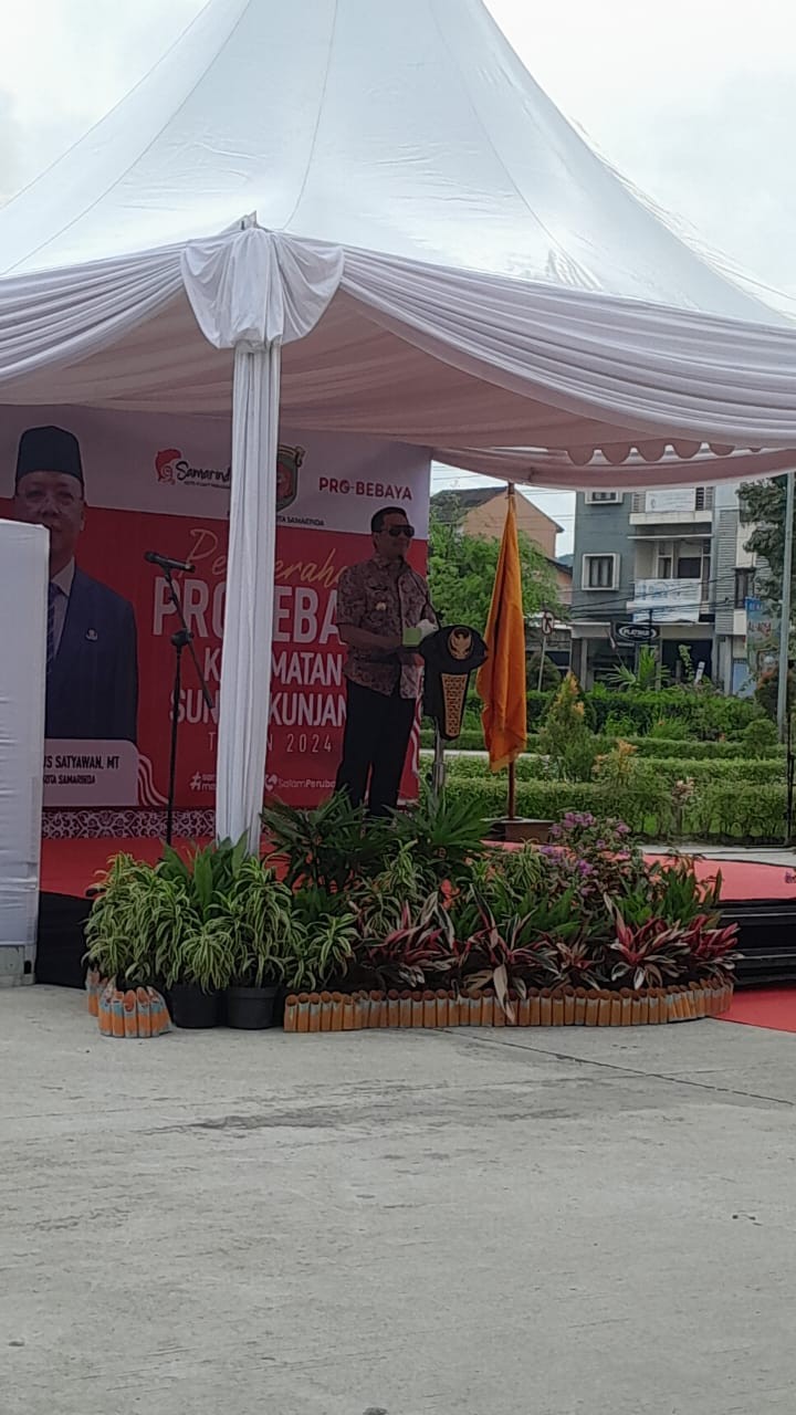 Jumat, 30 Agustus 2024, Lurah bersama seluruh staf menghadiri dan mengikuti kegiatan pembersian secara simbolis kegiatan-kegiatan Probebaya tahun 2024 se Kecamatan Sungai Kunjang di Taman Olah Bebaya pada jam 15.00 Wita