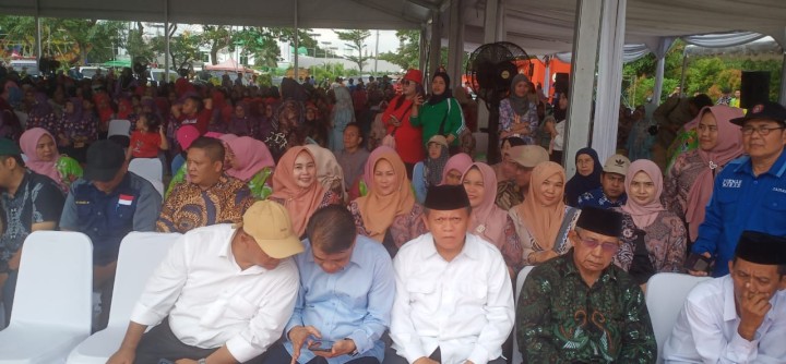 Jumat, 30 Agustus 2024, Lurah bersama seluruh staf menghadiri dan mengikuti kegiatan pembersian secara simbolis kegiatan-kegiatan Probebaya tahun 2024 se Kecamatan Sungai Kunjang di Taman Olah Bebaya pada jam 15.00 Wita