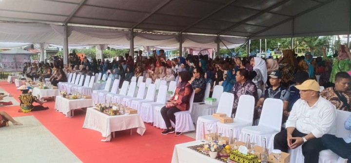Jumat, 30 Agustus 2024, Lurah bersama seluruh staf menghadiri dan mengikuti kegiatan pembersian secara simbolis kegiatan-kegiatan Probebaya tahun 2024 se Kecamatan Sungai Kunjang di Taman Olah Bebaya pada jam 15.00 Wita