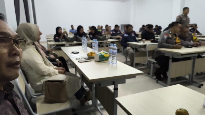 Sabtu, 31 Agustus 2024, Kasie Kesra dan Pemberdayaan Masyarakat mewakili Lurah untuk mengikuti Rakor Kamtibmas bersama Camat, Forkopimcam, Babainkamtibmas dan Babins se Kecamatan Sungai Kunjang di Aula Kantor Kel.Loa Bakung