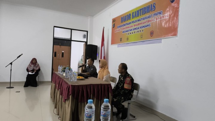 Sabtu, 31 Agustus 2024, Kasie Kesra dan Pemberdayaan Masyarakat mewakili Lurah untuk mengikuti Rakor Kamtibmas bersama Camat, Forkopimcam, Babainkamtibmas dan Babins se Kecamatan Sungai Kunjang di Aula Kantor Kel.Loa Bakung