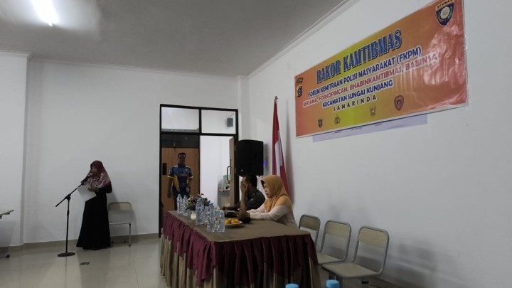 Sabtu, 31 Agustus 2024, Kasie Kesra dan Pemberdayaan Masyarakat mewakili Lurah untuk mengikuti Rakor Kamtibmas bersama Camat, Forkopimcam, Babainkamtibmas dan Babins se Kecamatan Sungai Kunjang di Aula Kantor Kel.Loa Bakung