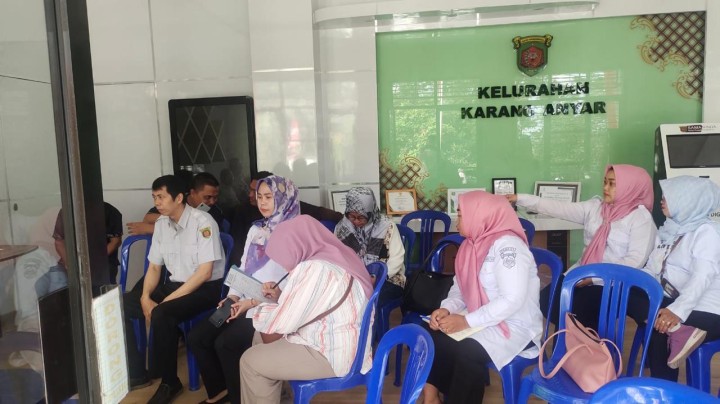 Rabu, 04 September 2024 Lurah berserta Seklur, Kasie Kesra, Kasie Ekobang, Bendahara Pembantu Probebaya dan Ketua Pokmas se Karang Anyar menerima kunjungan dan mengikuti kegiatan monitotring Kegiatan Probebaya dari tim Kecamatan Sungai Kunjang di Kantor Kelurahan Karang Anyar pada jam 10.00 Wita.