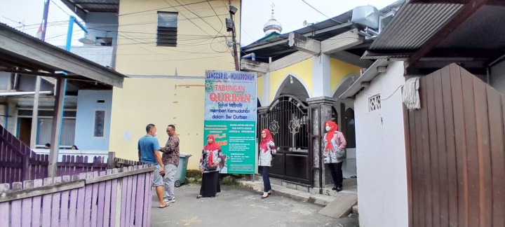 Kamis, 05 September 2024, Kasie Pemerintahan bersama Staf melakukan kunjungan ke Langgar Almukarrohmah untuk meninjau persiapan acara pemilihan Ketua RT.009 di Jalan Cendana Gang 8.