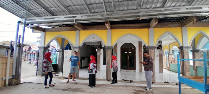 Kamis, 05 September 2024, Kasie Pemerintahan bersama Staf melakukan kunjungan ke Langgar Almukarrohmah untuk meninjau persiapan acara pemilihan Ketua RT.009 di Jalan Cendana Gang 8.