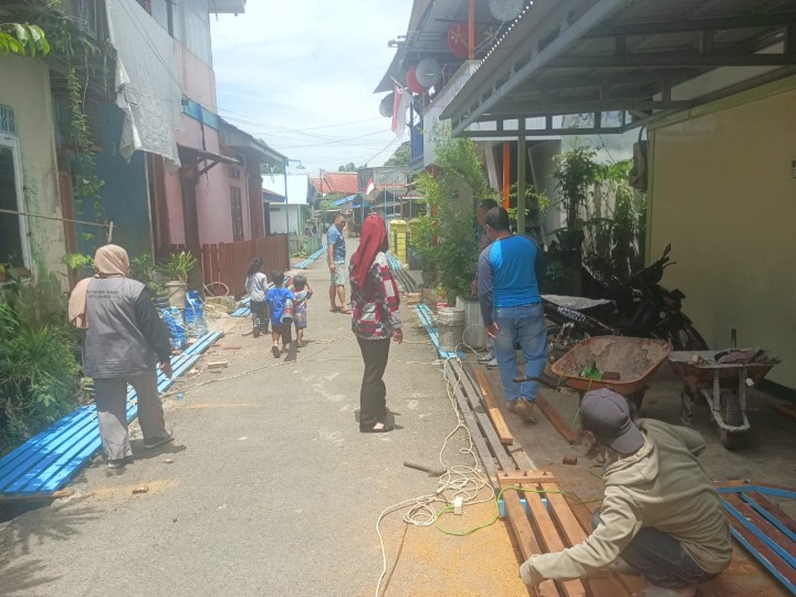 Kamis, 05 September 2024, Seklur bersama Kasie Ekobang, staf, Pengawas Kegiatan Probebaya dan ditemani para pengurus Pokmas Meranti dan Cendana melakukan pengecekan Kegiatan Probebaya bidang Sapras di RT.003, 009, 010, 025, 032 Karang Anyar.