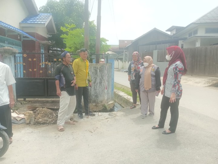 Kamis, 05 September 2024, Seklur bersama Kasie Ekobang, staf, Pengawas Kegiatan Probebaya dan ditemani para pengurus Pokmas Meranti dan Cendana melakukan pengecekan Kegiatan Probebaya bidang Sapras di RT.003, 009, 010, 025, 032 Karang Anyar.
