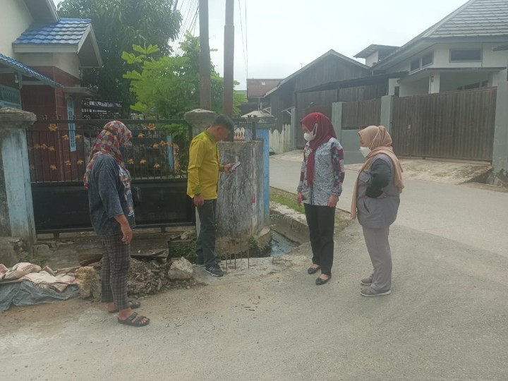 Kamis, 05 September 2024, Seklur bersama Kasie Ekobang, staf, Pengawas Kegiatan Probebaya dan ditemani para pengurus Pokmas Meranti dan Cendana melakukan pengecekan Kegiatan Probebaya bidang Sapras di RT.003, 009, 010, 025, 032 Karang Anyar.