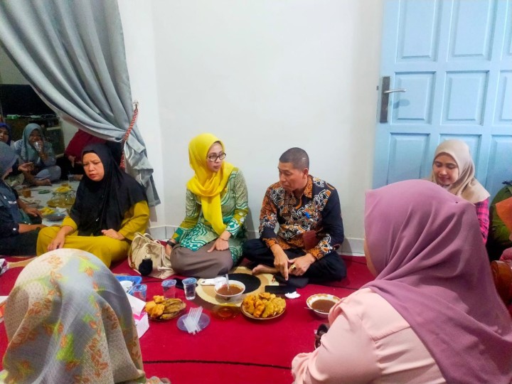 Jumat, 06 September 2024 Lurah bersama Ketua PKK dan Anggota PKK Karang Anyar mengikuti Rakor kegiatan  Pra Koperasi Dawis Adenium di Jalan MT. Haryono Gang Rawa Jaya 1 RT.001