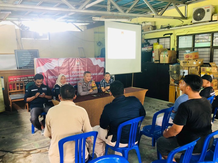 Sabtu, 07 September 2024, Lurah menghadiri kegiatan Rapat Pleno DPSHP Kelurahan Karang Anyar untuk Pilkada 2024 di Kantor Kelurahan Karang Anyar.