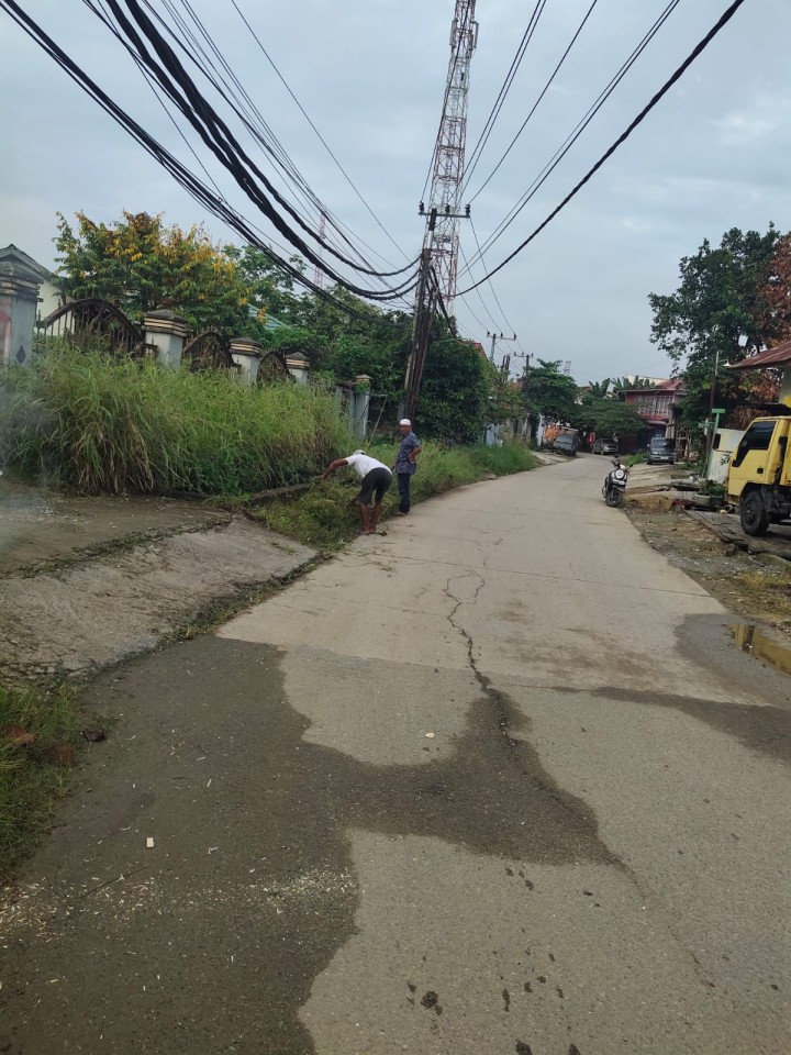Minggu, 08 September 2024, Kasie Ekobang melakukan monitoring kegiatan kerja bakti di wilayah RT.013,014,015,027,028 Kelurahan Karang Anyar.