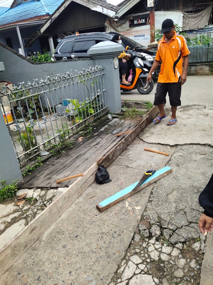 Minggu, 08 September 2024 Pokmas Cendana kegiatan infrastrukur pengecoran jalan di RT.029 Jalan Ulin berupa pembuatan tutup Drainase dan Semenisasi Jalan dengan total dana probebaya sebesar Rp39.050.000.