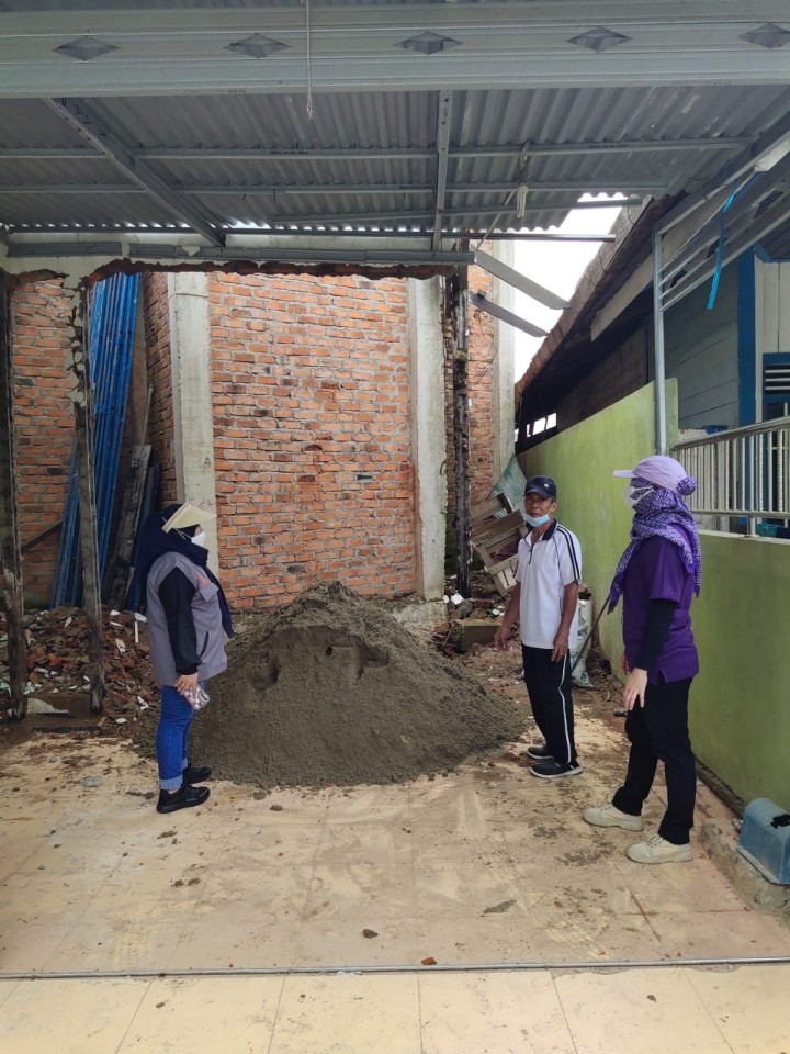 Minggu, 08 September 2024, Kasie Ekobang melakukan monitoring kegiatan kerja bakti di wilayah RT.013,014,015,027,028 Kelurahan Karang Anyar.