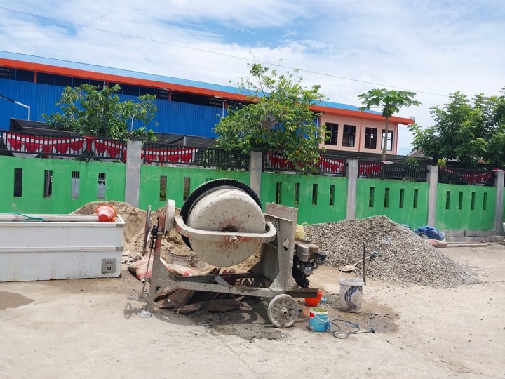 Selasa, 10 September 2024 Kasie Ekobang dan Pengawas Kegiatan Probebaya Karang Anyar melakukan monitoring kegiatan Probebaya bidang Infrastruktur terkait semenisasi dan perbaikan jalan di RT.028, 032, 034 Karang Anyar
