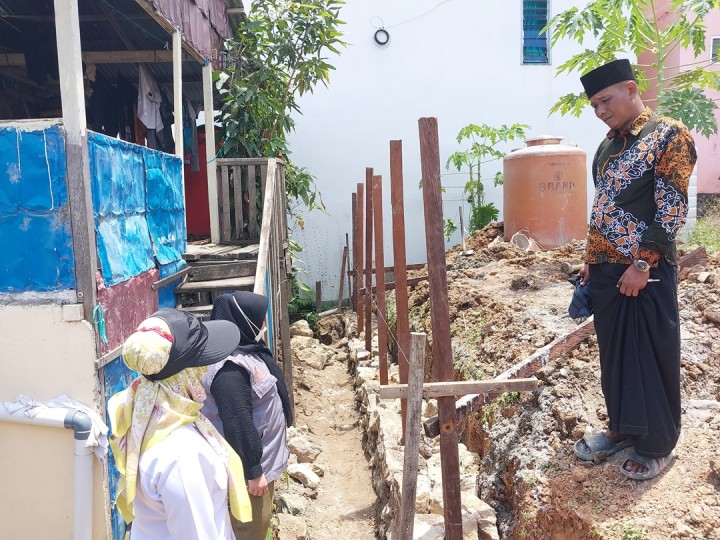 Rabu, 11 September 2024 Kasie Ekobang dan Pengawas Kegiatan Probebaya Karang Anyar melakukan monitoring kegiatan Probebaya bidang Infrastruktur terkait semenisasi, perbaikan Langgar dan perbaikan jalan di RT.010, 011, 031, 036, 038 Karang Anyar