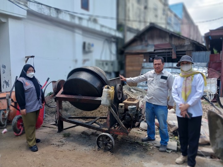 Rabu, 11 September 2024 Kasie Ekobang dan Pengawas Kegiatan Probebaya Karang Anyar melakukan monitoring kegiatan Probebaya bidang Infrastruktur terkait semenisasi, perbaikan Langgar dan perbaikan jalan di RT.010, 011, 031, 036, 038 Karang Anyar