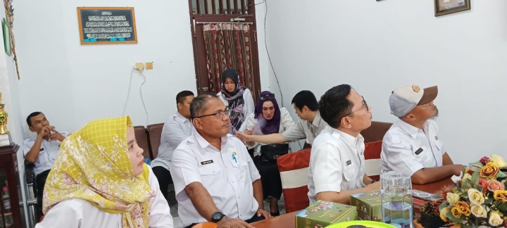 Rabu, 11 September 2024 Kasie Ekobang dan Kasie Kesra mengikuti kegiatan Rapat Koordinasi dengan bidang Keuangan Kecamatan Sungai Kunjang di Ruang Rapat Kecamatan