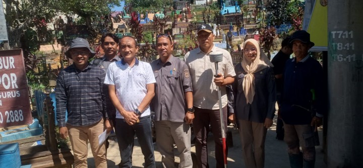 Kamis, 12 September 2024, Pengukuran Lahan untuk Permohonan Pengajuan Hibah ke PT. Inhutani untuk perluasan area Pekuburan Gunung Pengah di Jalan Tengkawang/Ulin RT.015. Hadir pada kegiatan Tim dari BKPAD Kota Samarinda, Polresta Samarinda, Seklur dan Kasie Pemerintahan Umum beserta Staf Karang Anyar dan juga para pengurus Kuburan.