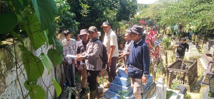 Kamis, 12 September 2024, Pengukuran Lahan untuk Permohonan Pengajuan Hibah ke PT. Inhutani untuk perluasan area Pekuburan Gunung Pengah di Jalan Tengkawang/Ulin RT.015. Hadir pada kegiatan Tim dari BKPAD Kota Samarinda, Polresta Samarinda, Seklur dan Kasie Pemerintahan Umum beserta Staf Karang Anyar dan juga para pengurus Kuburan.
