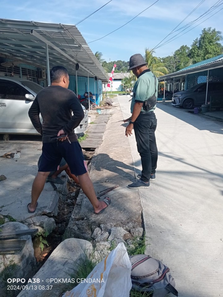 Jumat, 13 September 2024 Kegiatan semenisasi jalan dan perbaikan drainase di RT.007, Jln. Cendana Komp.PDAM