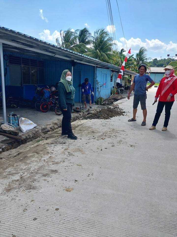 Jumat, 13 September 2024 Kegiatan semenisasi jalan dan perbaikan drainase di RT.007, Jln. Cendana Komp.PDAM