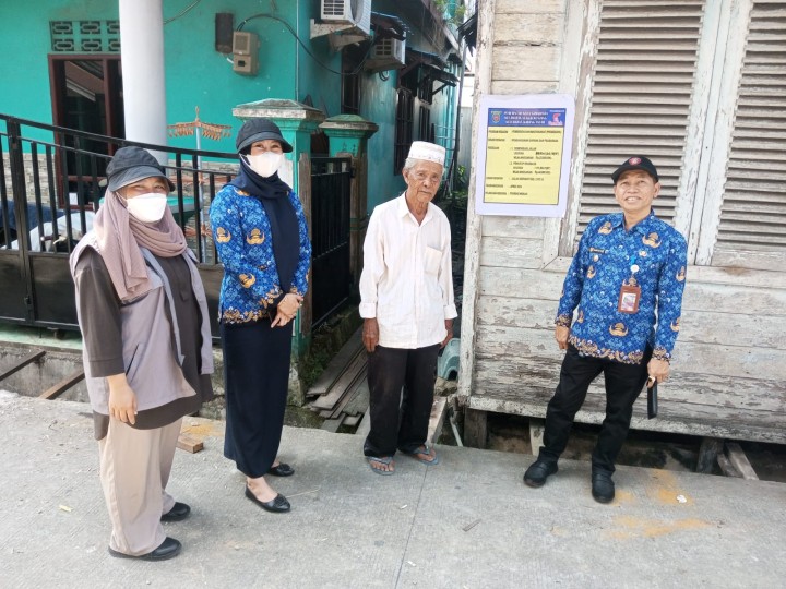 Selasa, 17 September 2024, Lurah bersama Kasie Ekobang dan Pendamping Kegiatan Probebaya melakukan kunjungan ke Jalan Meranti RT.018 kegiatan pemeliharaan jalan dan drainase senilai Rp63.000.000
