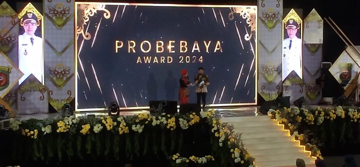 Sabtu, 21 September 2024, Lurah bersama para Kasie dan 38 RT Se Karang Anyar menghadiri kegiatan Probebaya Award 2024 di Convention Hall Sempaja, Samarinda.