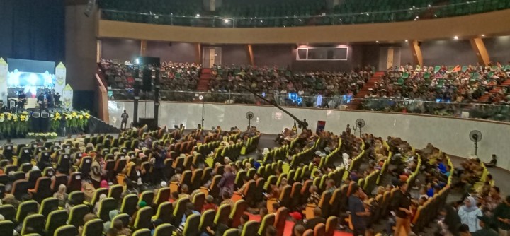 Sabtu, 21 September 2024, Lurah bersama para Kasie dan 38 RT Se Karang Anyar menghadiri kegiatan Probebaya Award 2024 di Convention Hall Sempaja, Samarinda.