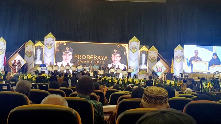 Sabtu, 21 September 2024, Lurah bersama para Kasie dan 38 RT Se Karang Anyar menghadiri kegiatan Probebaya Award 2024 di Convention Hall Sempaja, Samarinda.