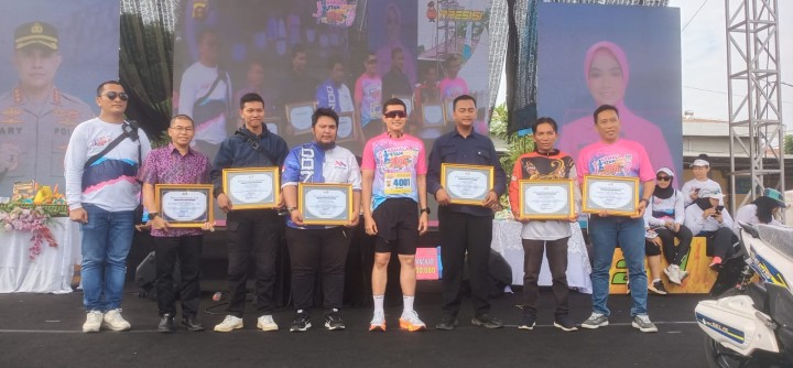 Minggu, 22 September 2024, Lurah menerima penghargaan dari Polresta Samarinda kategori telah berkontribusi dalam mewujudkan Kamseltibcarlantas di daerah hukum Polresta Samarinda langsung dari Bpk Polresta Samarinda -Dr.Ary Fadli