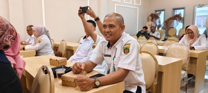Rabu, 25 September 2024 Lurah menghadiri Sosialisasi pengembangan potensi Desa/kel Wisata di Ruang Rapat Utama Disporapar Kota Samarinda
