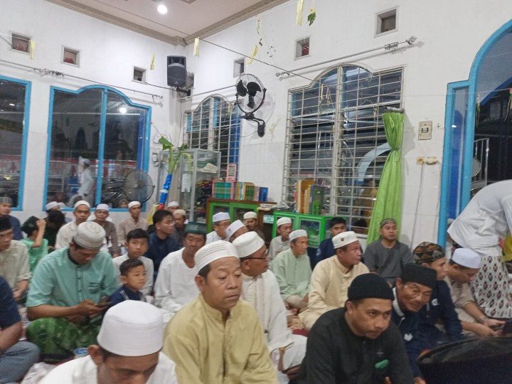 Jumat, 27 September 2024, Lurah menghadiri kegiatan perayaan Maulid Nabi Muhammad SAW di Mesjid Ar-Rahmah Jalan Kahoi RT.032