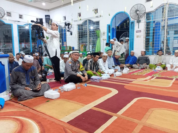 Jumat, 27 September 2024, Lurah menghadiri kegiatan perayaan Maulid Nabi Muhammad SAW di Mesjid Ar-Rahmah Jalan Kahoi RT.032