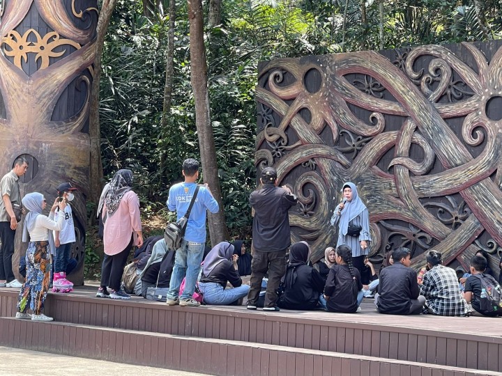 Sabtu, 28 September 2024, Kasie Kesra bersama Staf Kesra dan forum anak Kelurahan Karang Anyar mengikuti Kegiatan Edukasi Forum anak 2024 Se-kacamatan Sungai Kunjang di Temggarong.
