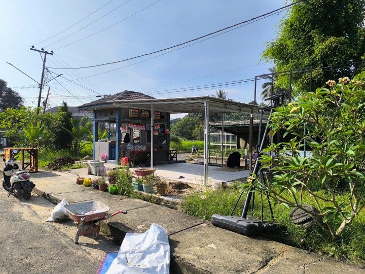 Minggu, 29 September 2024, Kasie Kesra menghadiri kegiatan gotong royong di Jln. MT. Haryono RT.002 Komp.Pemda