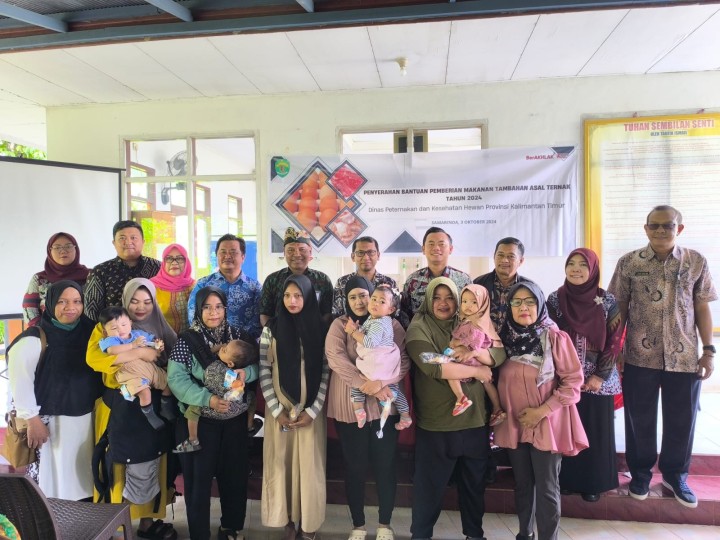 Kamis, 03 Oktober 2024, Kasie Kesra Menghadiri acara Penyerahan Bantuan Pemberian Makanan Tambahan Asal Ternak Tahun 2024 di Kecamatan Sungai Kunjang
