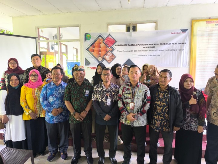 Kamis, 03 Oktober 2024, Kasie Kesra Menghadiri acara Penyerahan Bantuan Pemberian Makanan Tambahan Asal Ternak Tahun 2024 di Kecamatan Sungai Kunjang