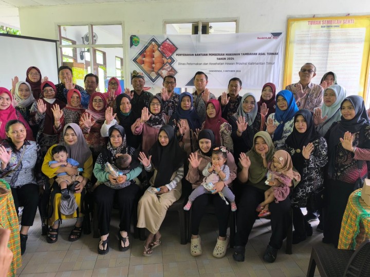 Kamis, 03 Oktober 2024, Kasie Kesra Menghadiri acara Penyerahan Bantuan Pemberian Makanan Tambahan Asal Ternak Tahun 2024 di Kecamatan Sungai Kunjang