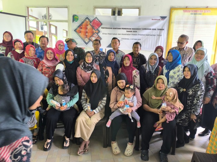 Kamis, 03 Oktober 2024, Kasie Kesra Menghadiri acara Penyerahan Bantuan Pemberian Makanan Tambahan Asal Ternak Tahun 2024 di Kecamatan Sungai Kunjang