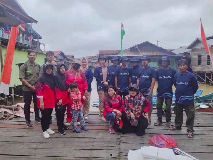 Sabtu, 05 Oktober 2024, Kasie Ekobang bersama staf dan Bhabinkamtibmas Karang Anyar mengikuti kegiatan bersih-bersih sungai dalam rangka Hari Sungai Sedunia di Pangkalan Pungut Sungai Karang Asam Besar Jln Ulin.