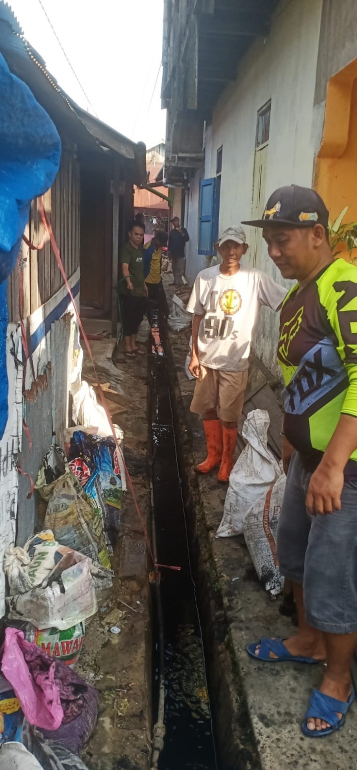Minggu, 06 Oktober 2024, Kasie Kesra bersama Staf Karang Anyar melakukan monitoring kegiatan kerja bakti wilayah RT.013,014,015,016,019,028,036 Kelurahan Karang Anyar.