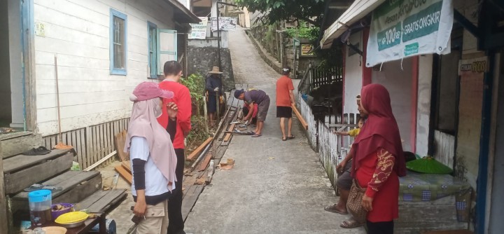 Minggu, 06 Oktober 2024, Kasie Kesra bersama Staf Karang Anyar melakukan monitoring kegiatan kerja bakti wilayah RT.013,014,015,016,019,028,036 Kelurahan Karang Anyar.