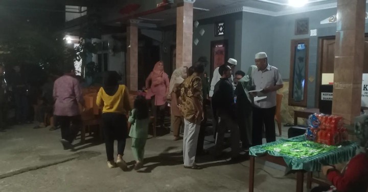 Selasa, 15 Oktober 2024 Lurah bersama Seklur, Kasie Pemerintahan, FKPM dan staf mengawasi jalannya Pemilihan ketua RT 03 kel. Karang anyar di Jalan Banggeris Gang 07. Selamat atas terpilihnya kembali bpk. Sugiyanto,S.Pd sebagai ketua RT 03 terpilih masa periode 2024-2029